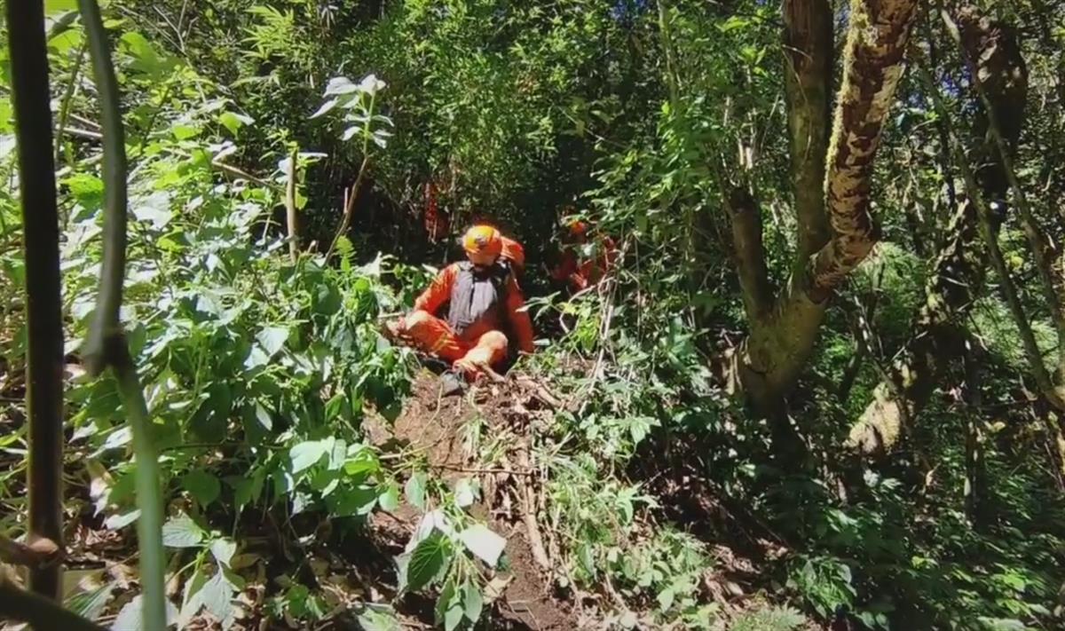 哀牢山救援人员点三根烟慰亡灵是怎么回事